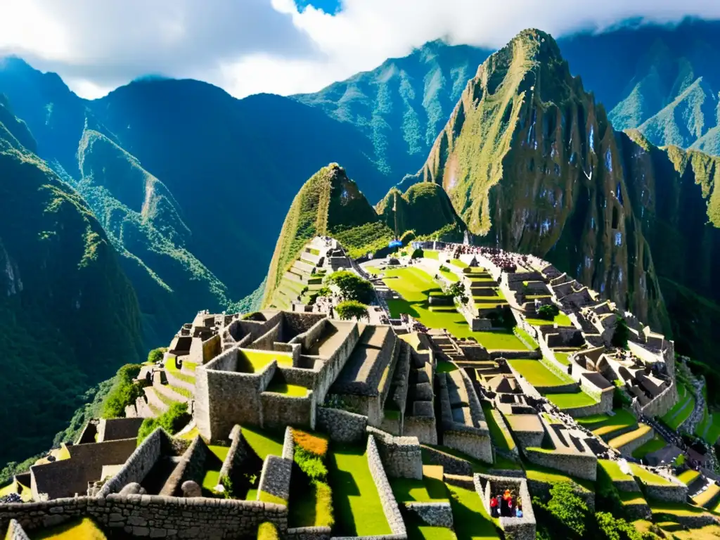 Detalle preciso de las antiguas esculturas incas en Machu Picchu, bajo la luz del sol, evocando la perspectiva filosófica del Tawantinsuyu y la grandeza de los Andes