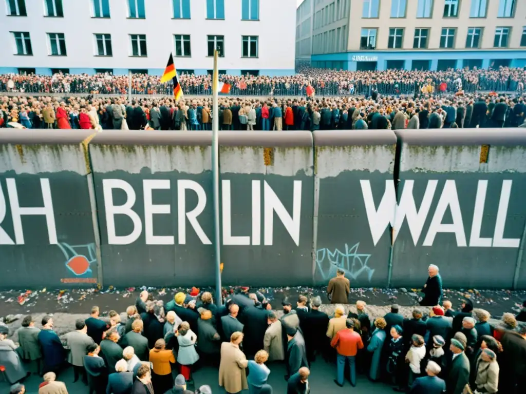 Multitud derriba el Muro de Berlín, escenas de emoción, esperanza y unidad