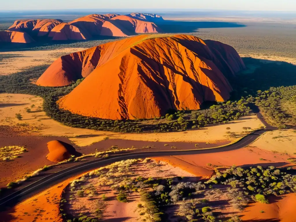 Vista aérea sagrada de Uluru al atardecer en el outback australiano
